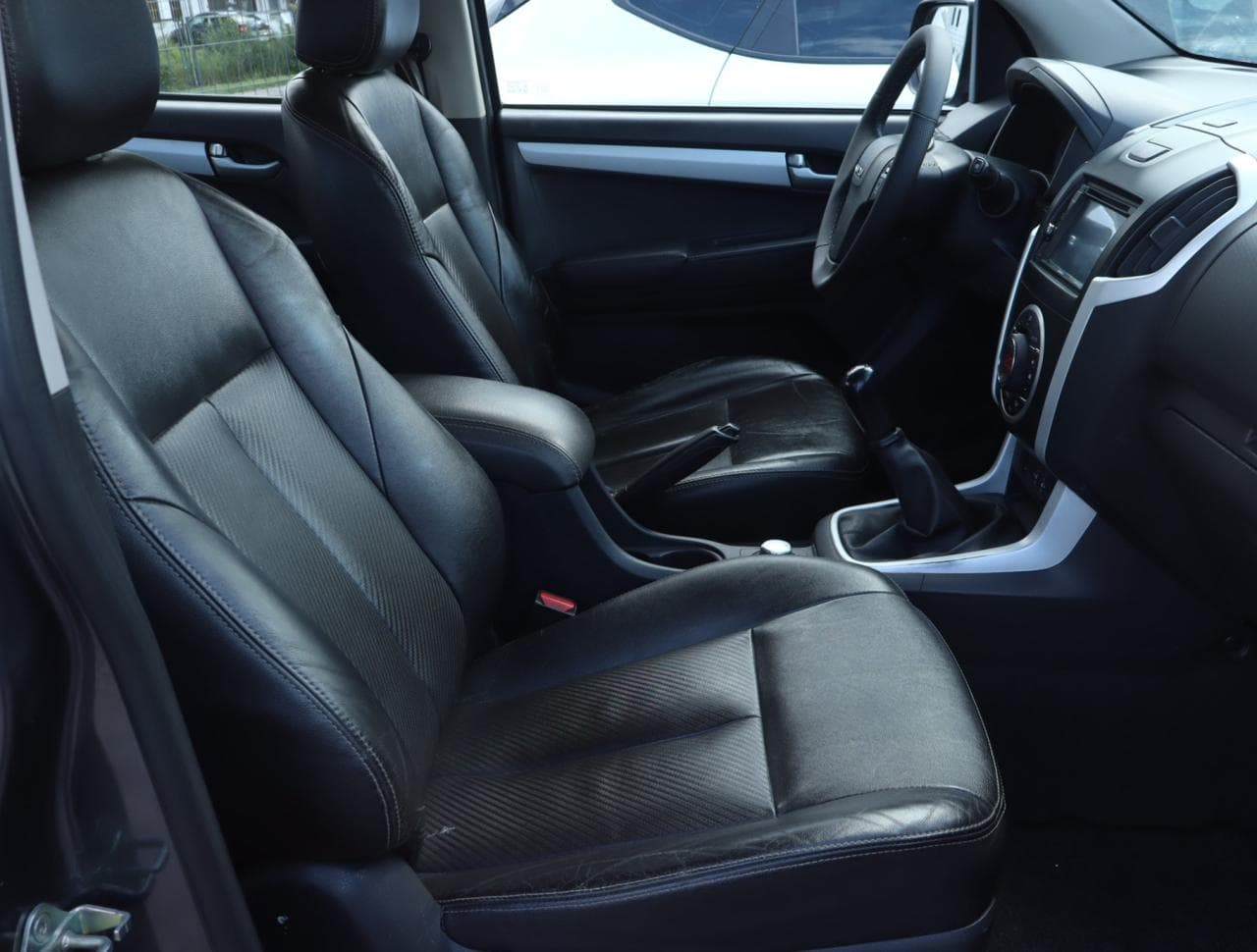 2017 Isuzu D-MAX - 12
