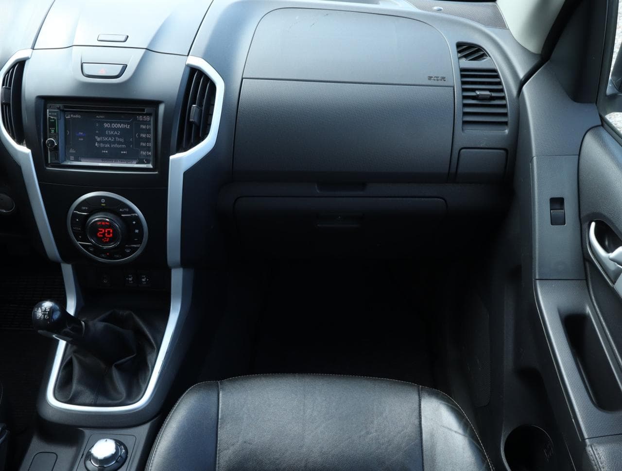 2017 Isuzu D-MAX - 11