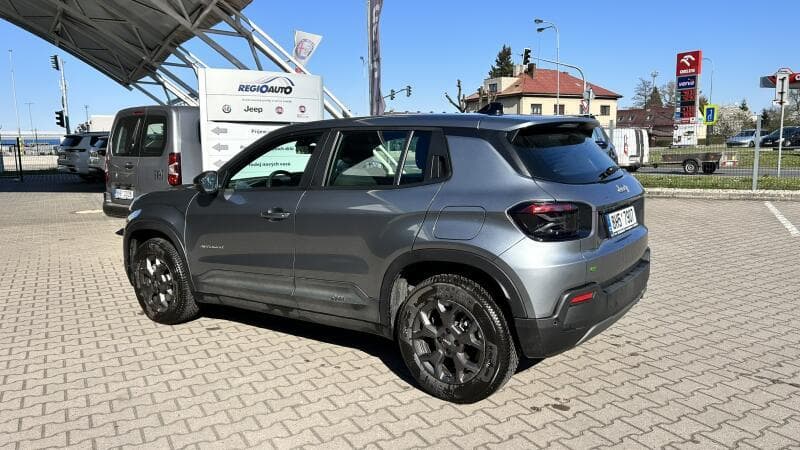 2024 Jeep AVENGER - 8