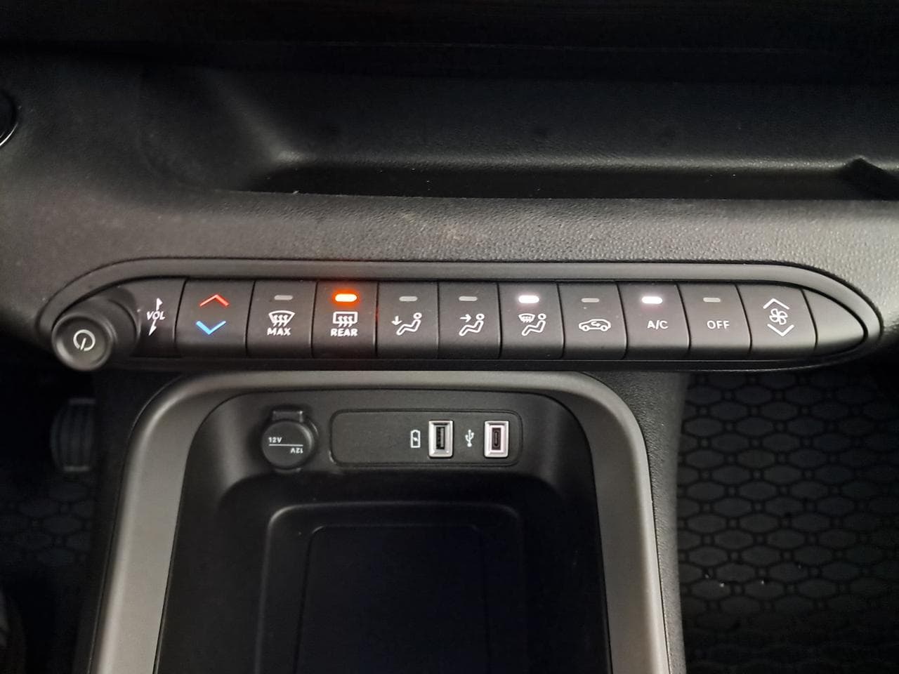 2025 Jeep AVENGER - 19