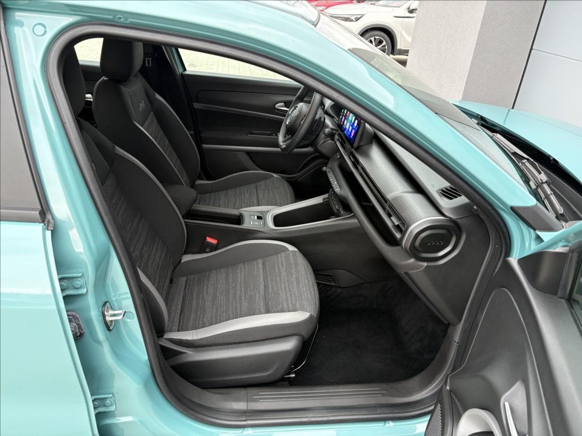 2024 Jeep Avenger - 37