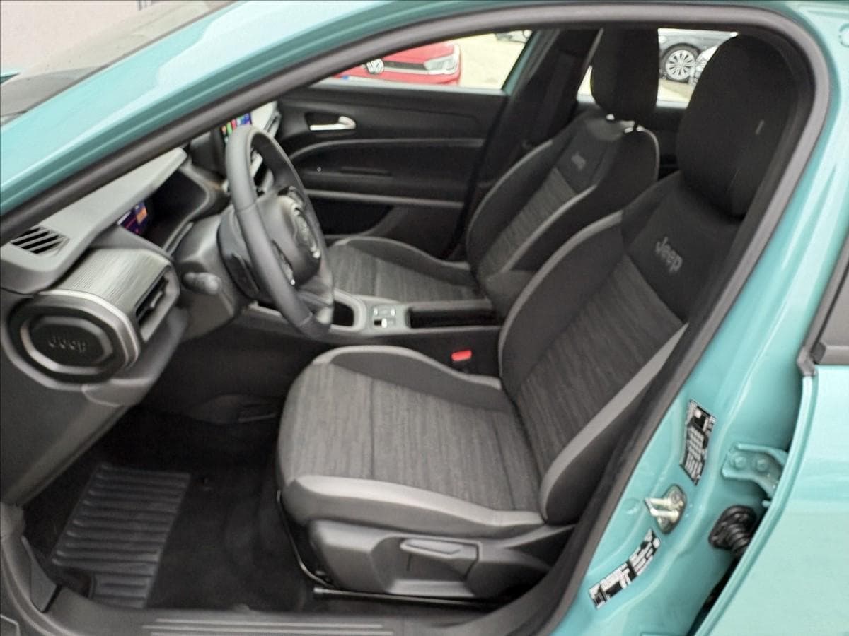 2024 Jeep Avenger - 33