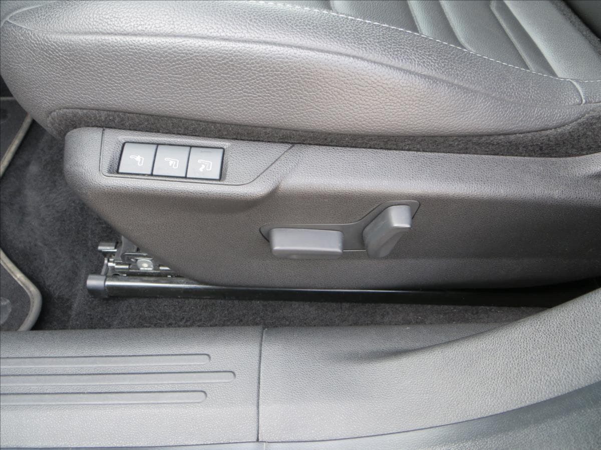 2024 Jeep Avenger - 25