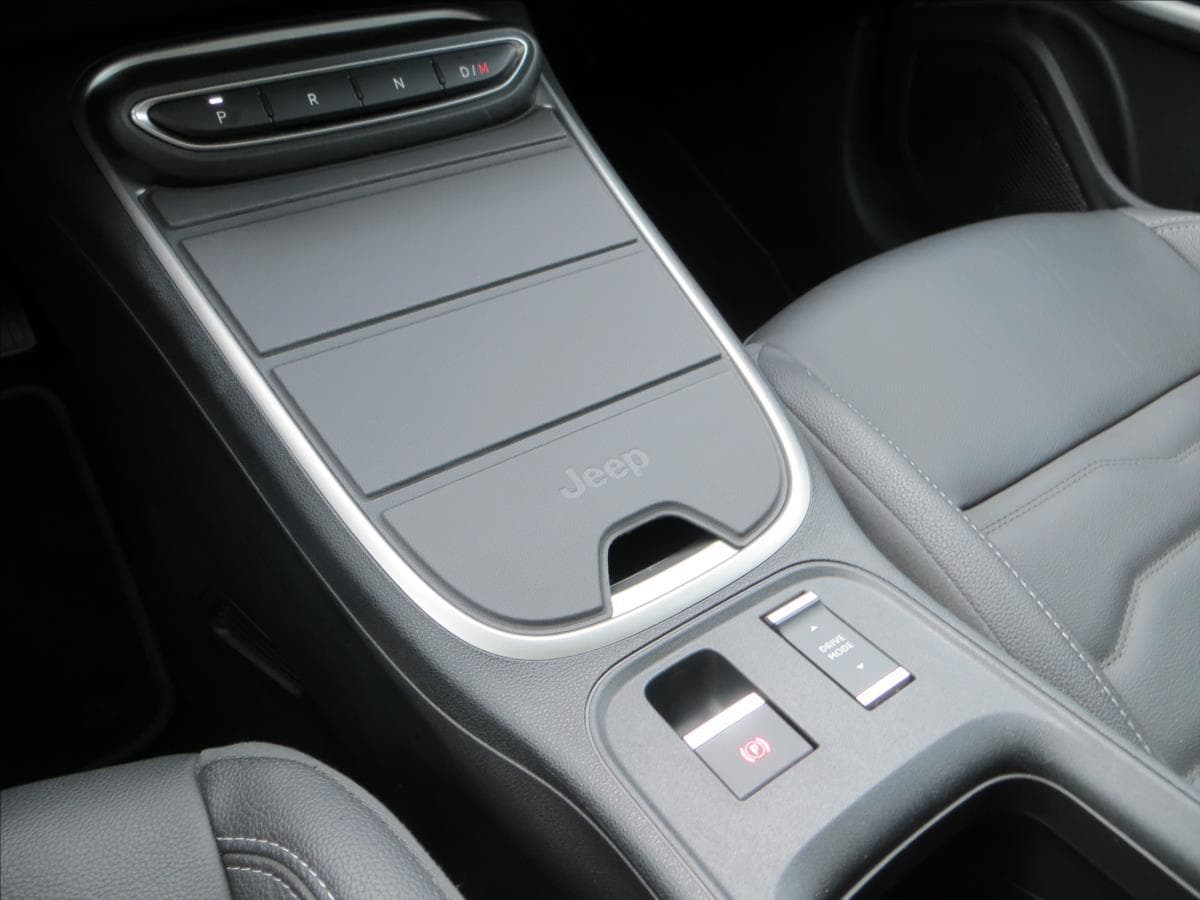 2024 Jeep Avenger - 27