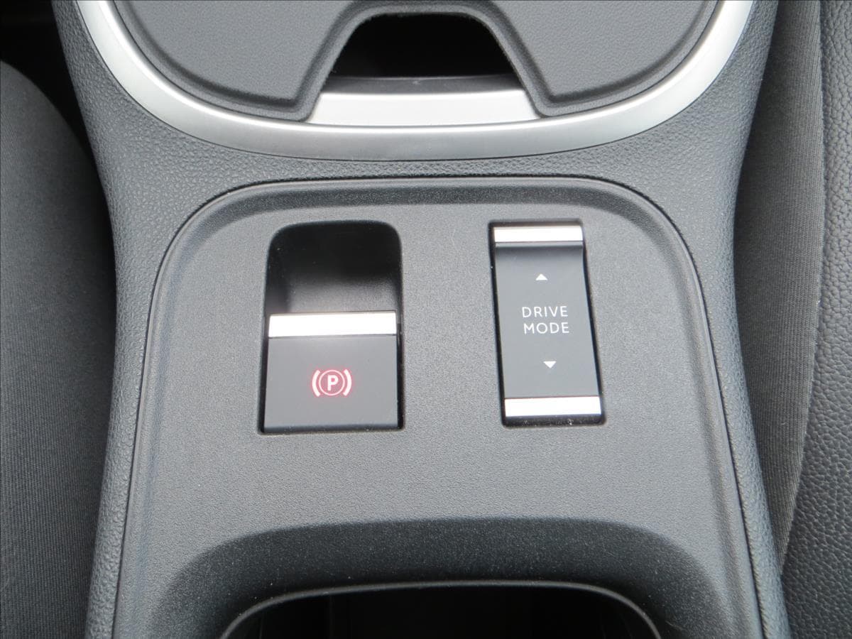 2024 Jeep Avenger - 29