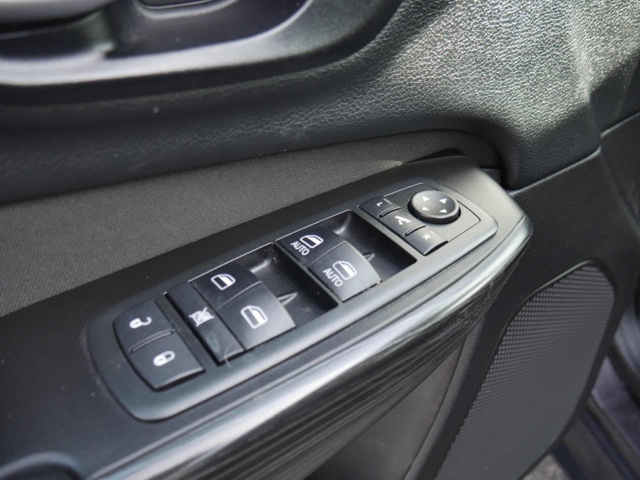 2014 Jeep Cherokee - 19