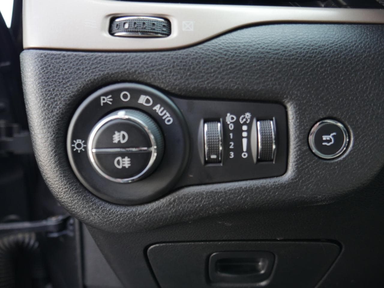 2014 Jeep Cherokee - 20