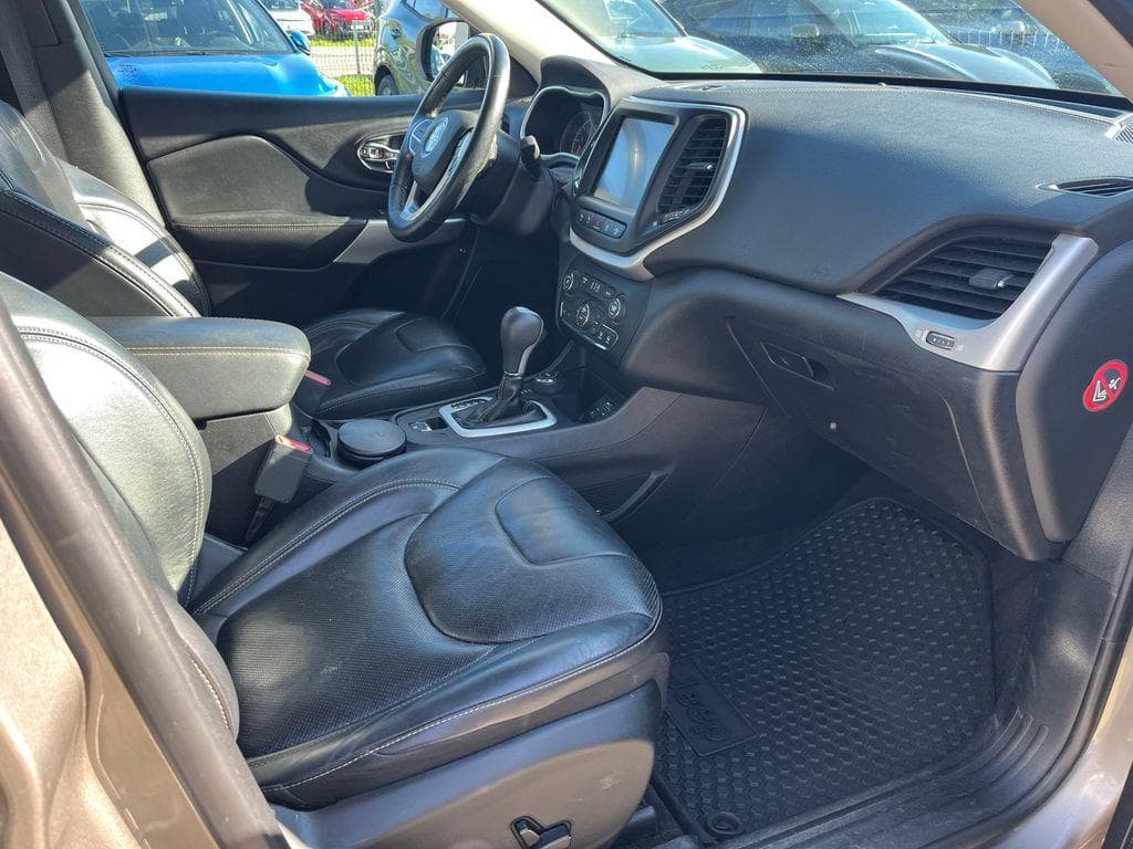 2019 Jeep Cherokee - 7