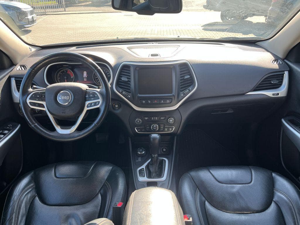 2019 Jeep Cherokee - 9