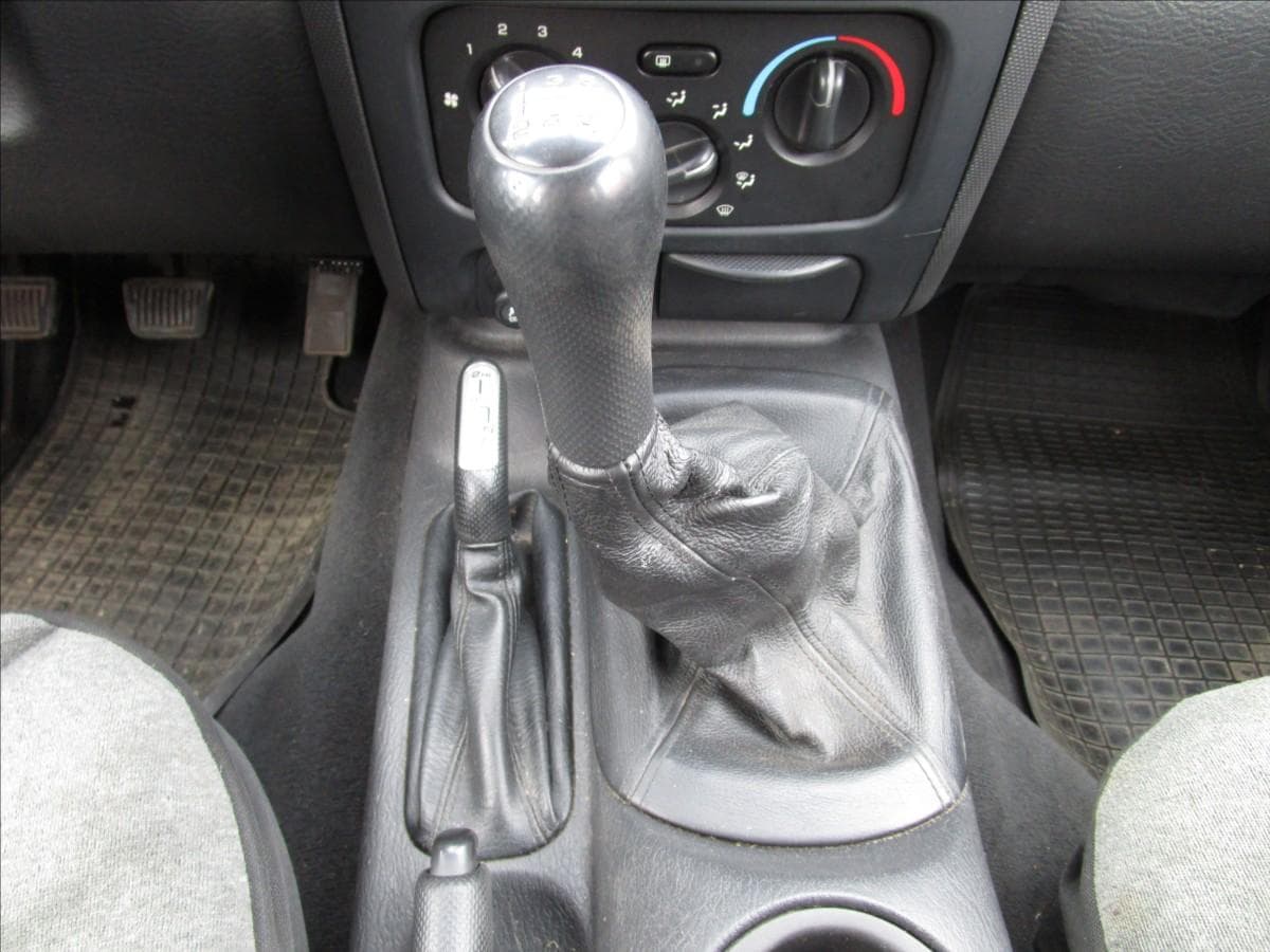 2003 Jeep CHEROKEE - 10