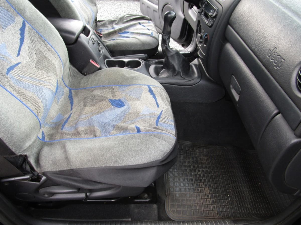 2003 Jeep CHEROKEE - 17