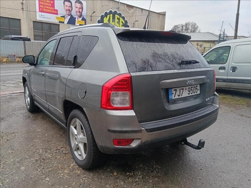 2011 Jeep COMPASS - 9