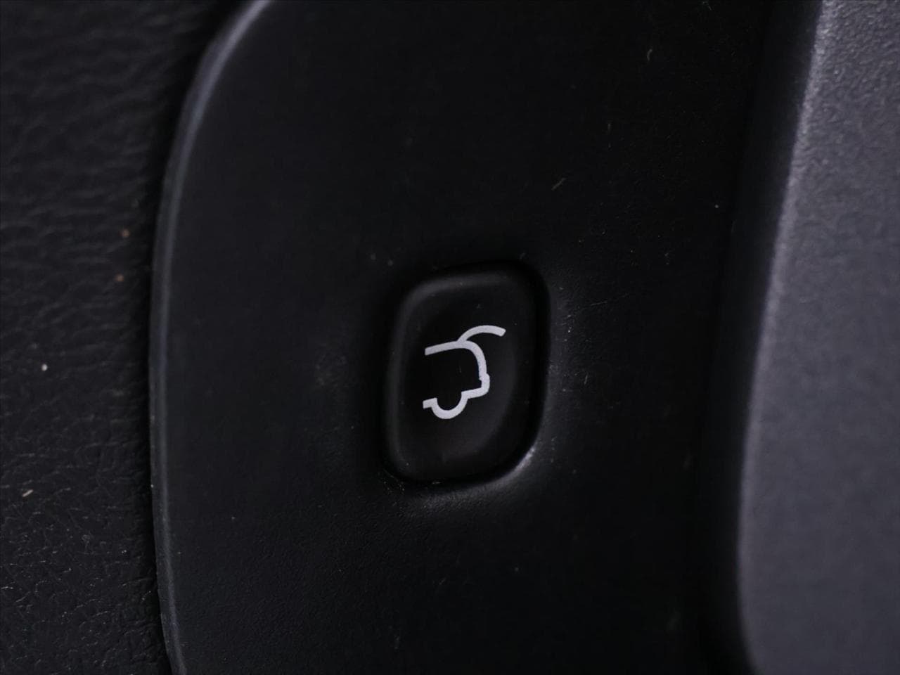 2017 Jeep CHEROKEE - 18