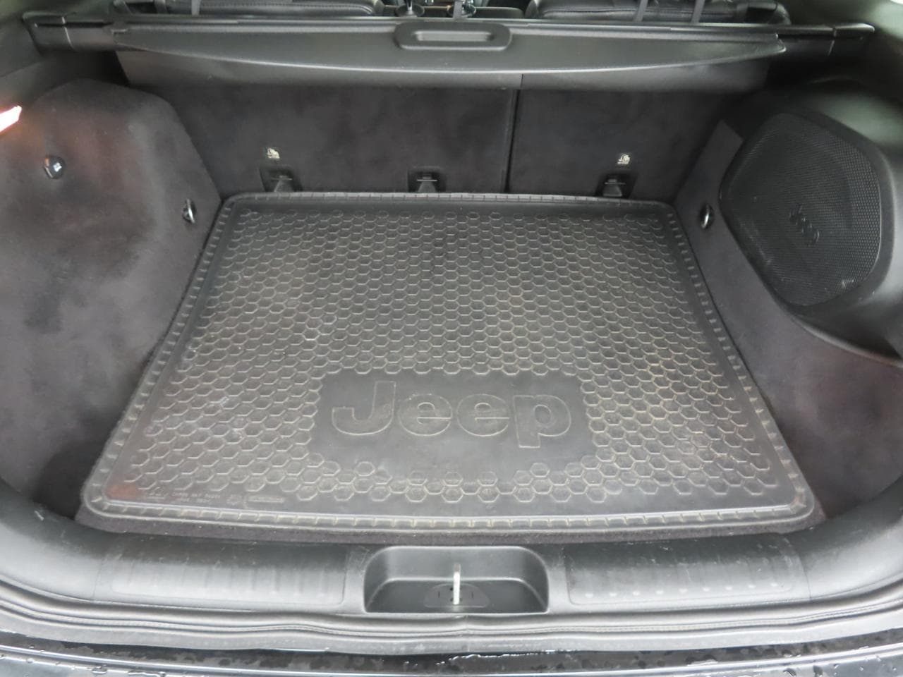 2019 Jeep CHEROKEE - 26