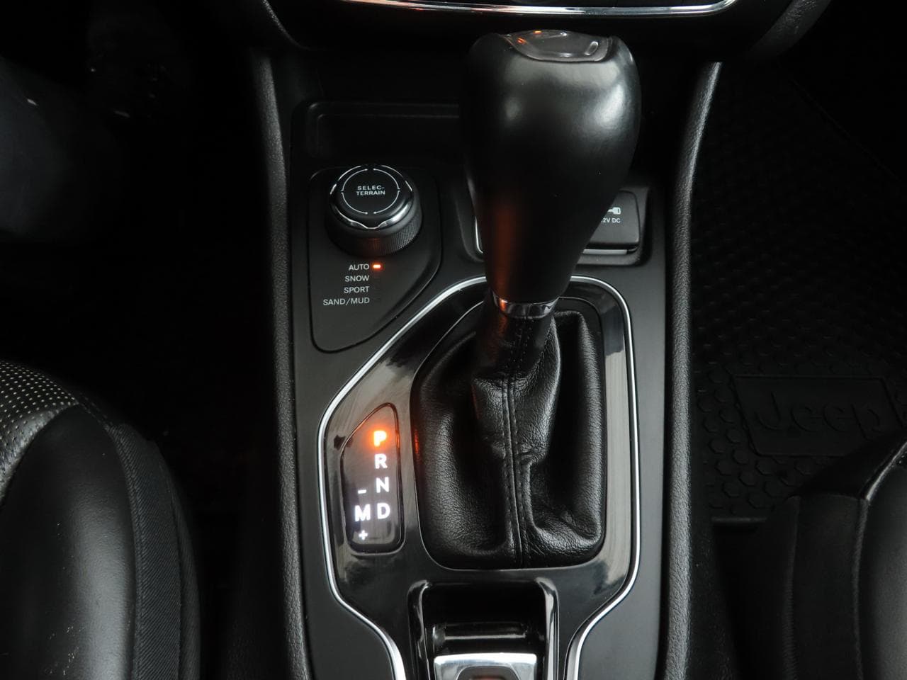 2019 Jeep CHEROKEE - 24