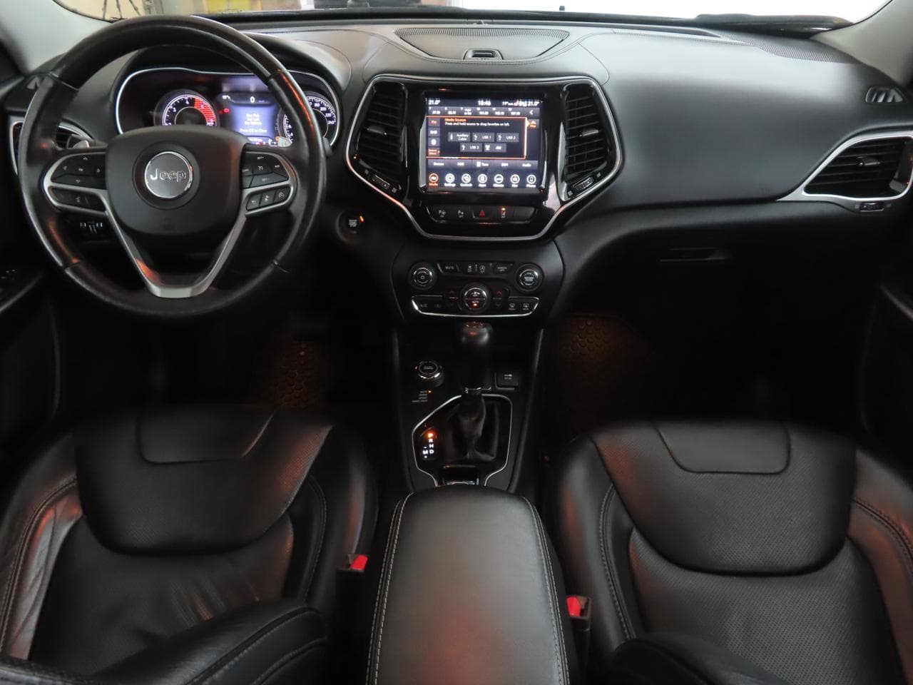 2019 Jeep CHEROKEE - 10