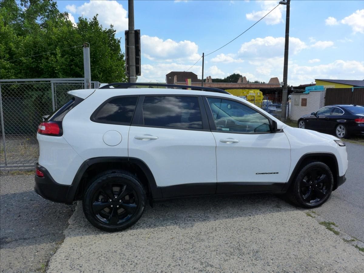 2016 Jeep CHEROKEE - 5