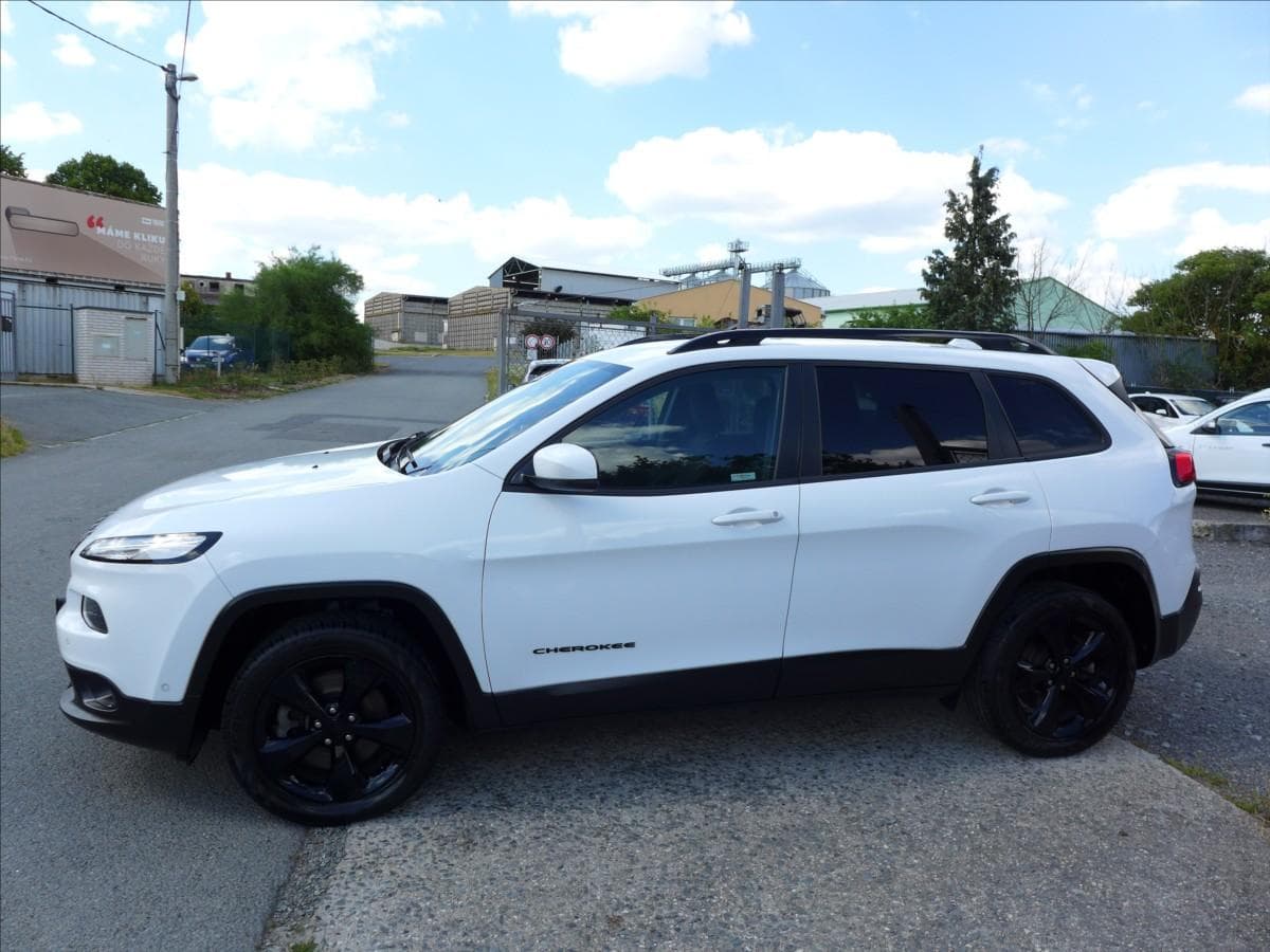 2016 Jeep CHEROKEE - 9