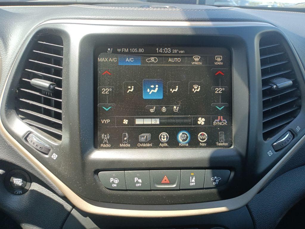 2018 Jeep CHEROKEE - 17