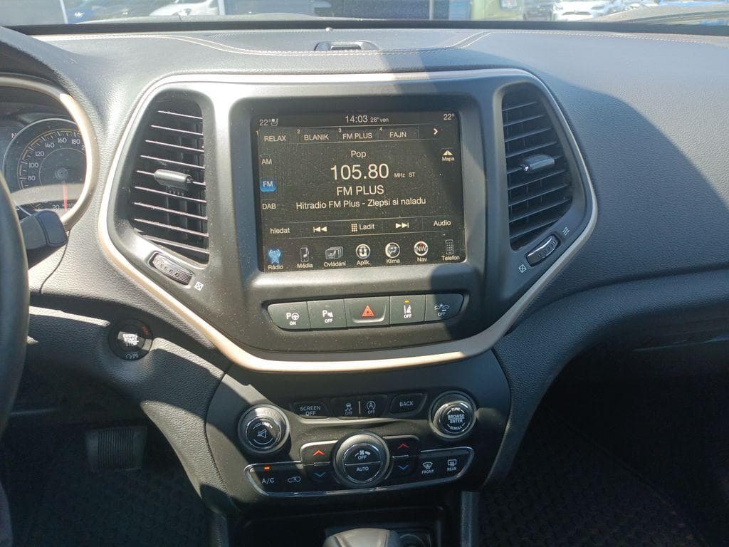 2018 Jeep CHEROKEE - 16