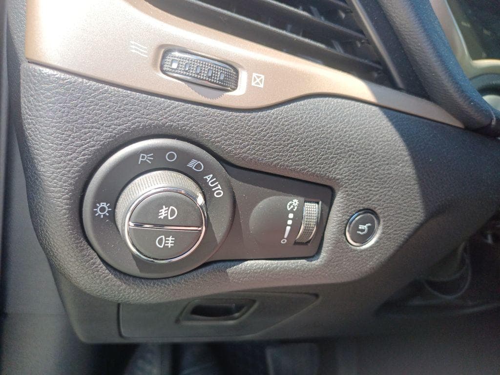 2018 Jeep CHEROKEE - 14