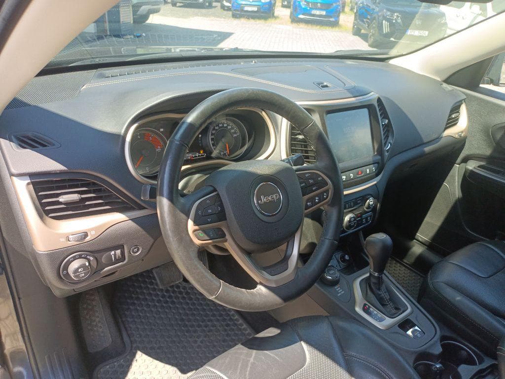 2018 Jeep CHEROKEE - 8