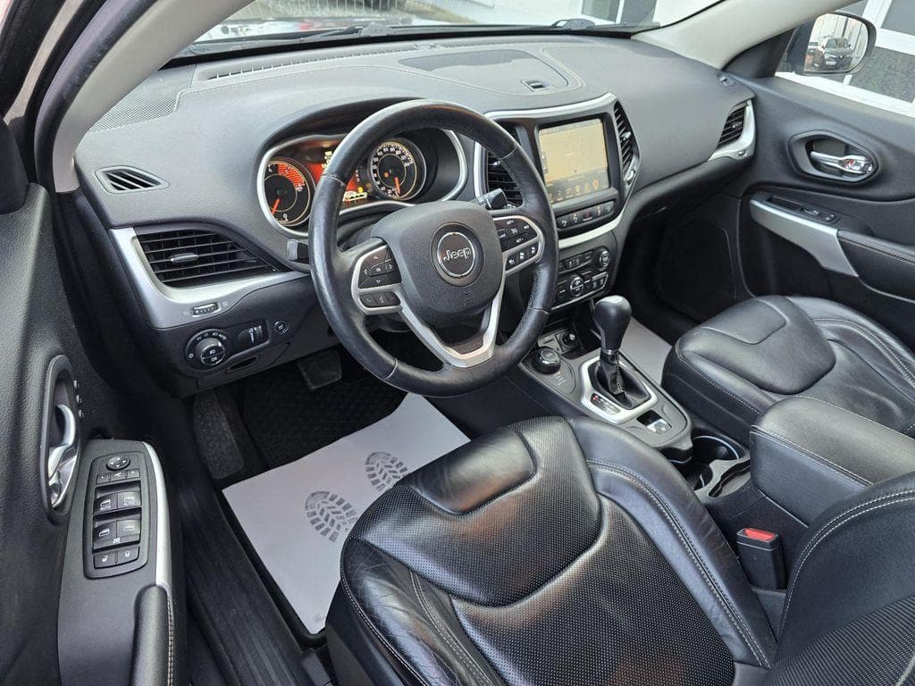 2019 Jeep CHEROKEE - 9