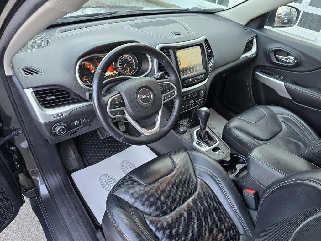 2019 Jeep CHEROKEE - 10