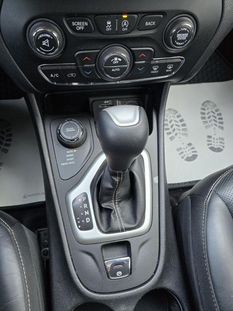 2019 Jeep CHEROKEE - 15