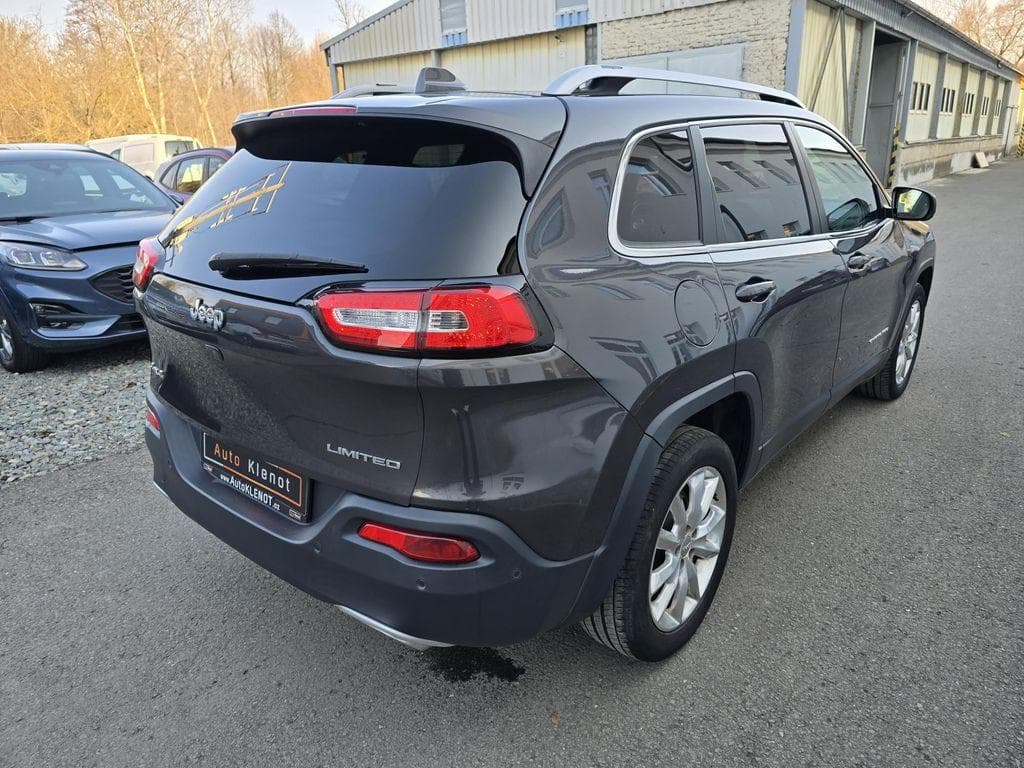 2019 Jeep CHEROKEE - 4