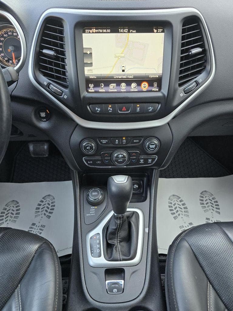 2019 Jeep CHEROKEE - 14