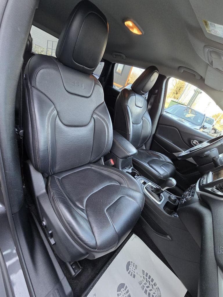 2019 Jeep CHEROKEE - 13
