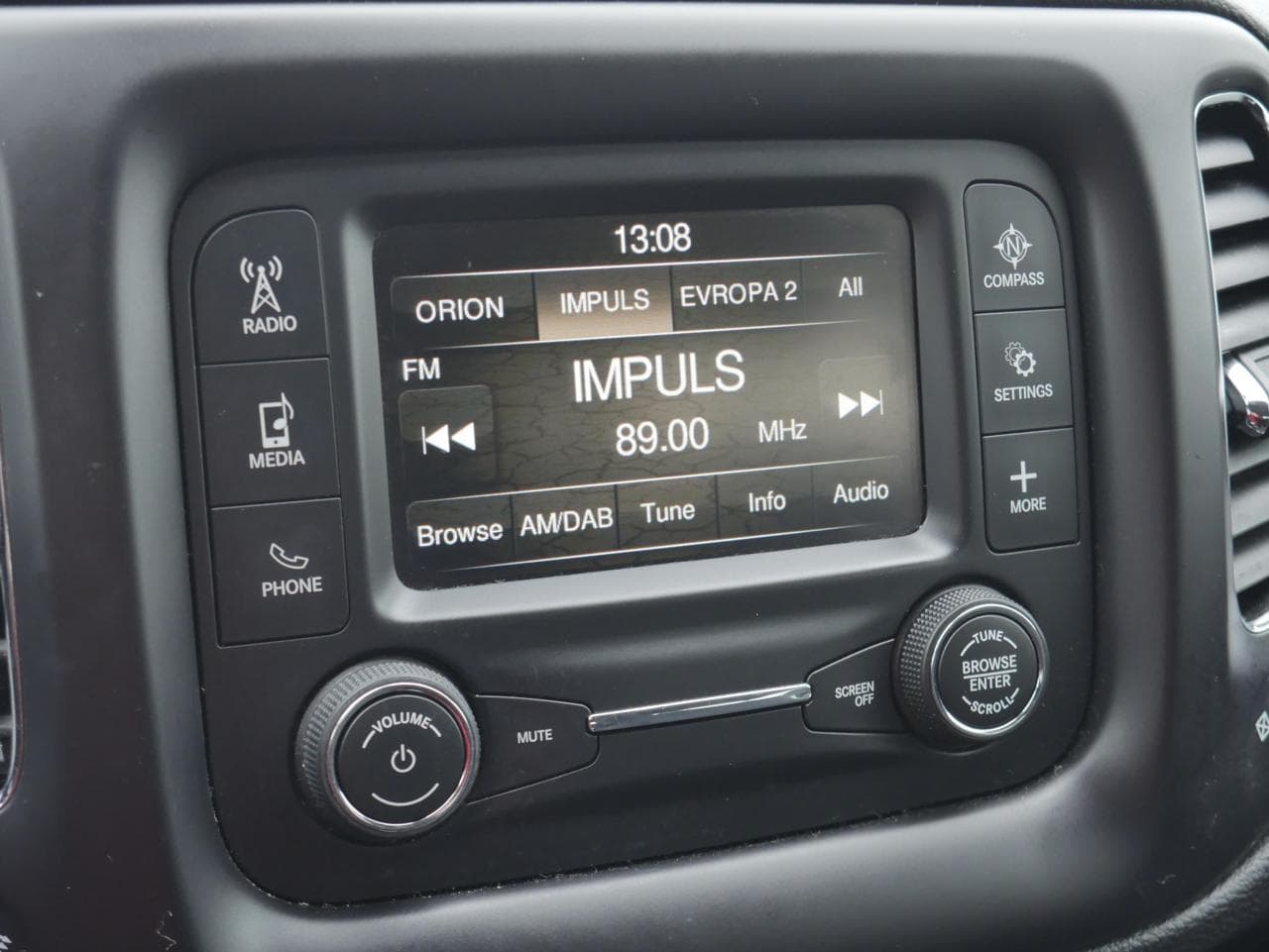 2018 Jeep COMPASS - 12