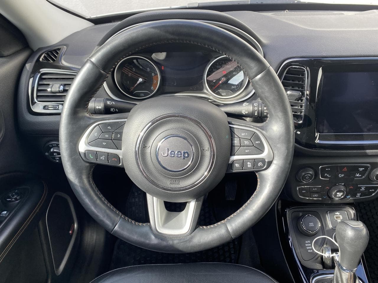 2018 Jeep COMPASS - 11