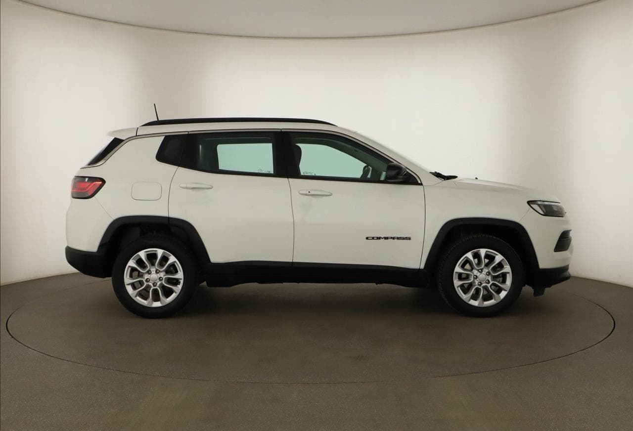 2021 Jeep COMPASS - 8