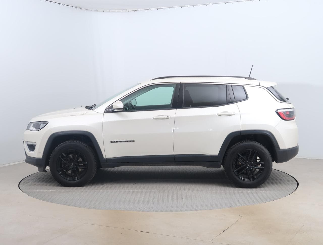 2019 Jeep COMPASS - 4