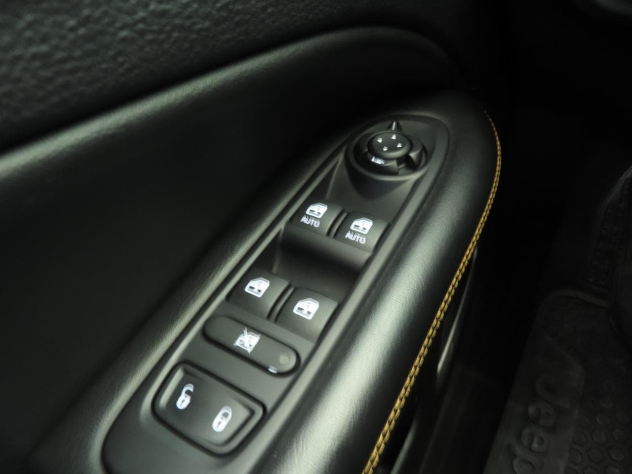 2020 Jeep COMPASS - 35