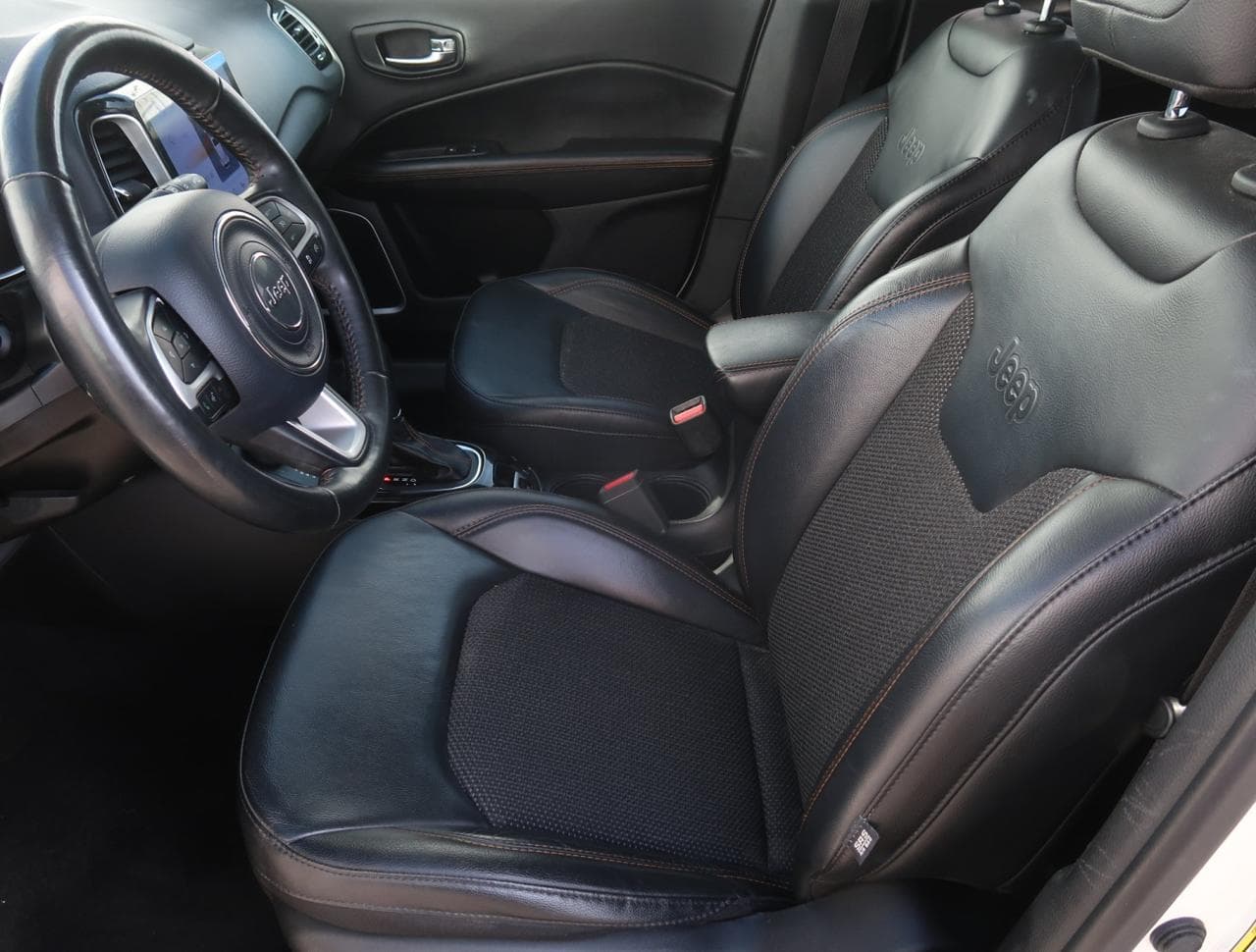 2019 Jeep COMPASS - 16