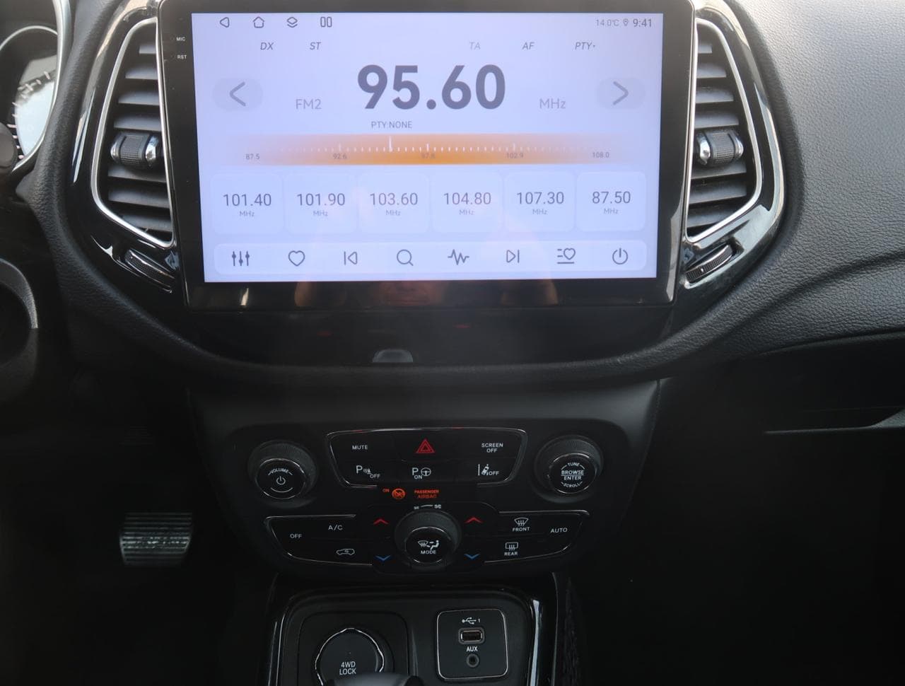 2019 Jeep COMPASS - 18