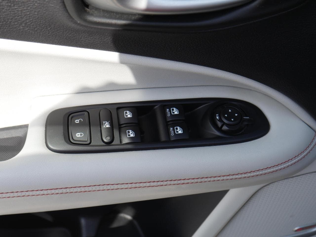 2019 Jeep COMPASS - 19