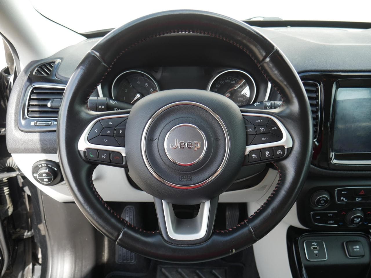 2019 Jeep COMPASS - 23