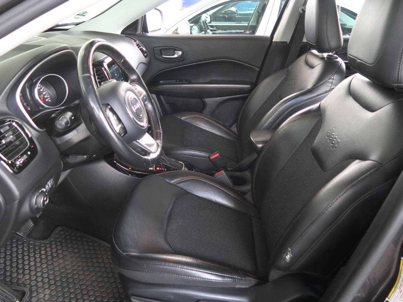2018 Jeep COMPASS - 16