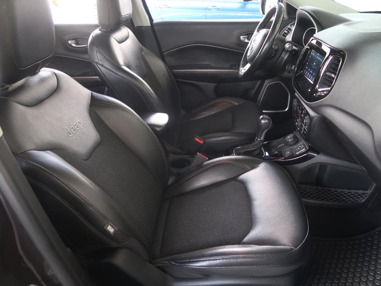 2018 Jeep COMPASS - 12