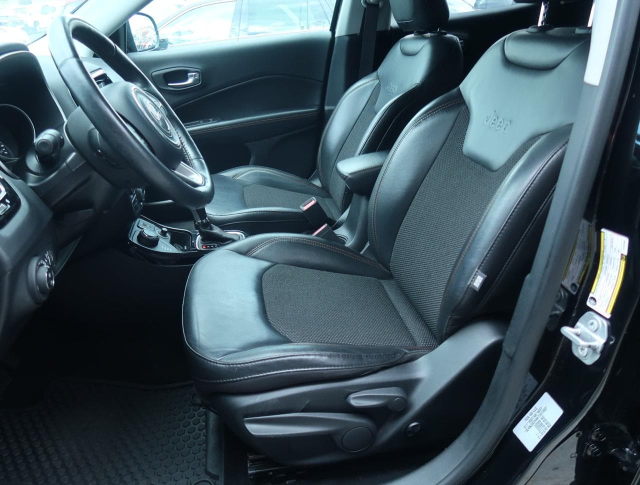 2019 Jeep COMPASS - 18