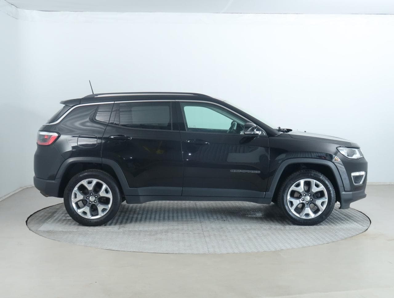2019 Jeep COMPASS - 8