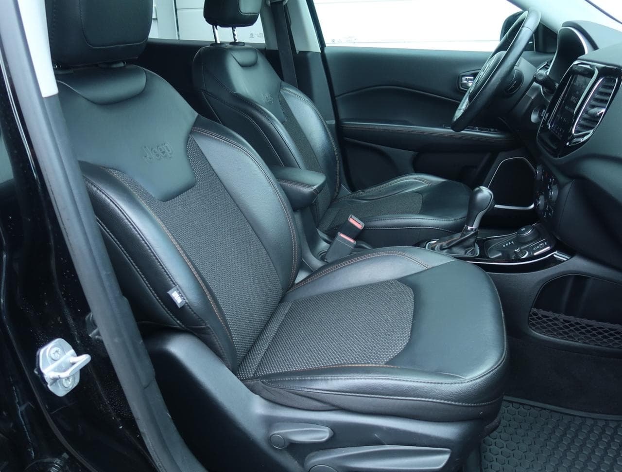 2019 Jeep COMPASS - 12