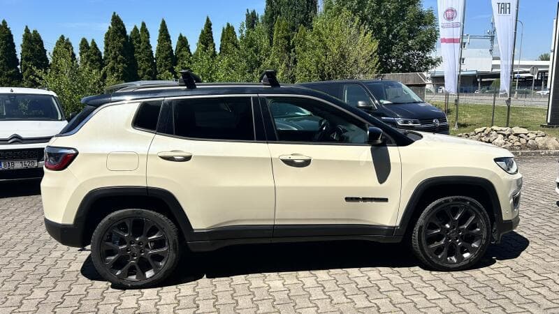 2021 Jeep COMPASS - 12