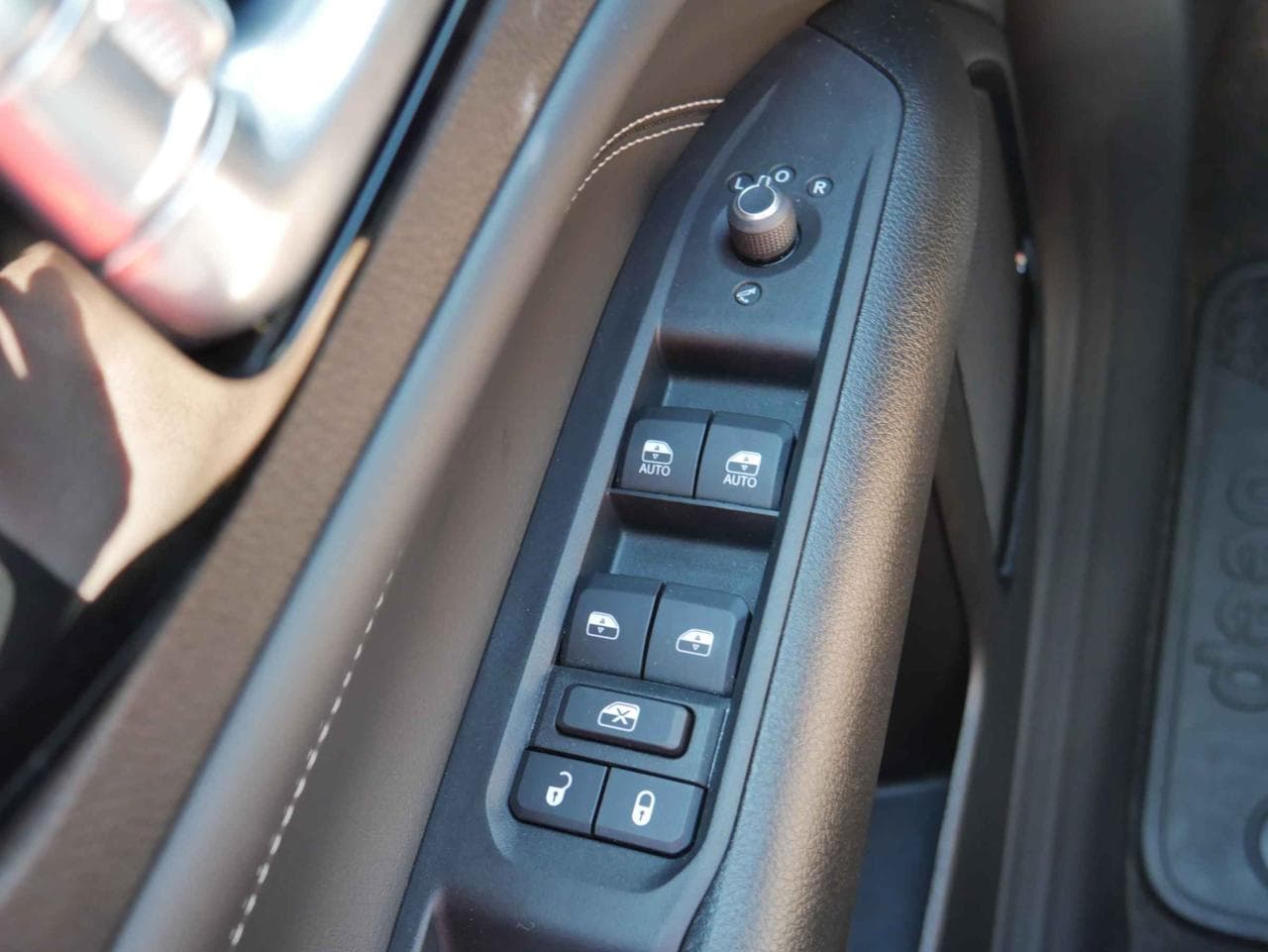 2021 Jeep COMPASS - 23