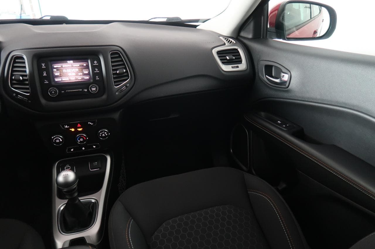 2018 Jeep COMPASS - 11