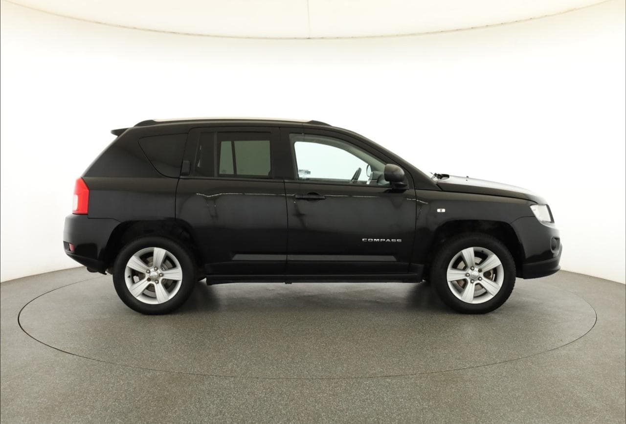 2012 Jeep COMPASS - 8